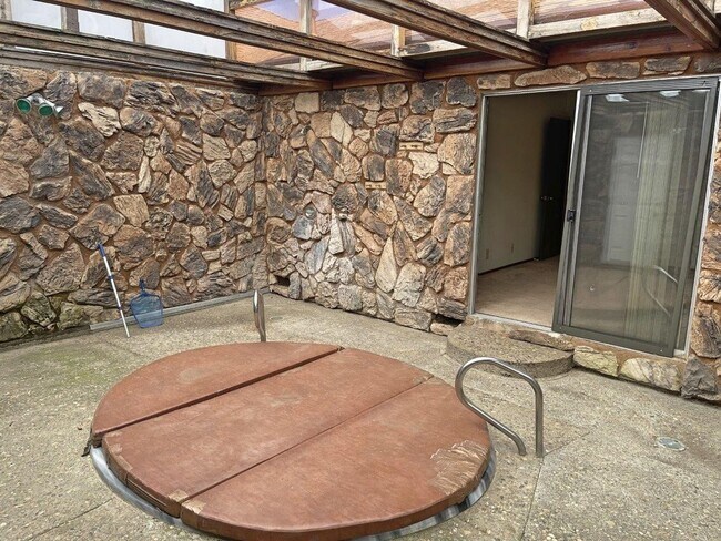 Building Photo - 3 Bedroom 2 Bath w/ Spa Room Suisun *Star ...