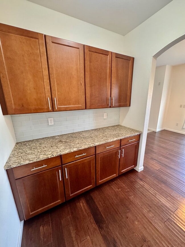 Building Photo - Large 4 bedroom home with a Fully Finished...