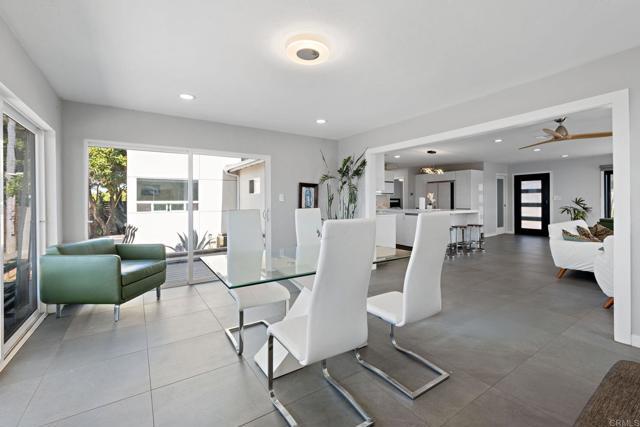 Building Photo - 2440 Dunstan St