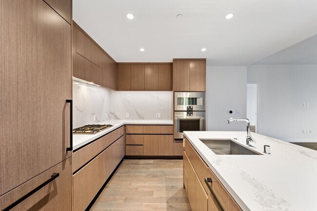 Building Photo - Brand new 16th floor 2bd/2ba home with cit...