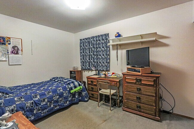 Building Photo - 10279 SE Grandview St