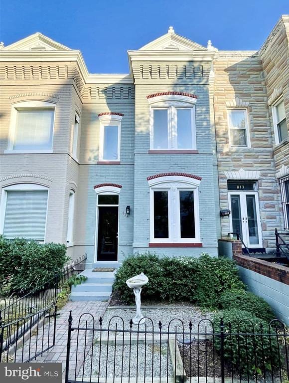 Building Photo - 815 11th St NE