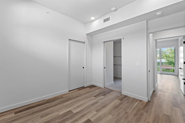 Building Photo - 4004 Banister Ln