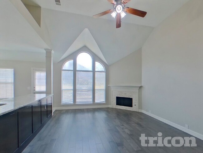 Building Photo - 4021 Chinaberry Dr