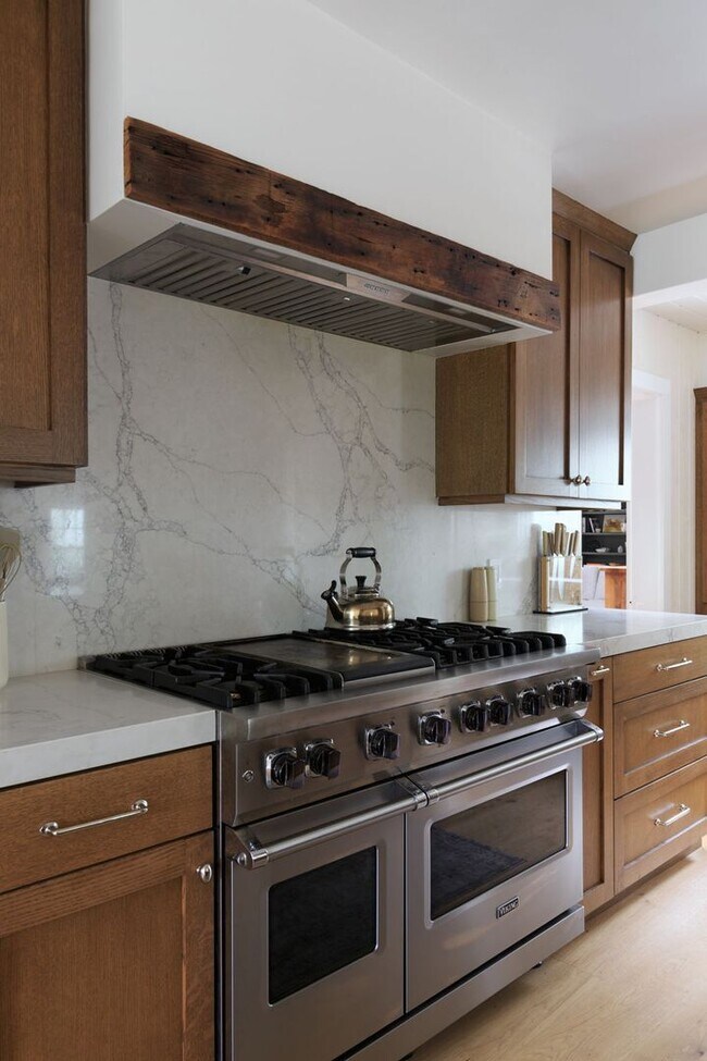 Building Photo - Beautiful Tarzana Rental!