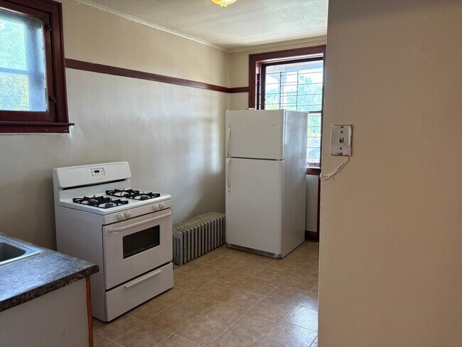 Building Photo - 8131 S Kingston Ave