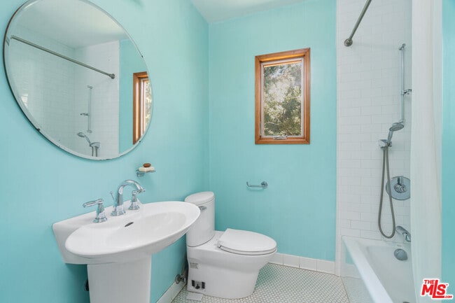 Building Photo - 3705 Fredonia Dr