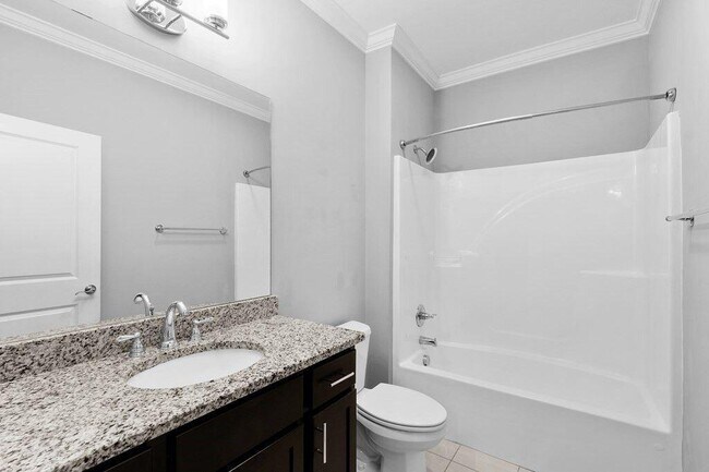 Building Photo - 5120 Meadowbend Dr NE