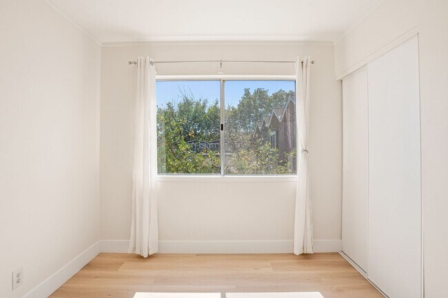 Building Photo - Remodeled 2 Story 3 Bed 1.5 Bath Townhome in Mountain View