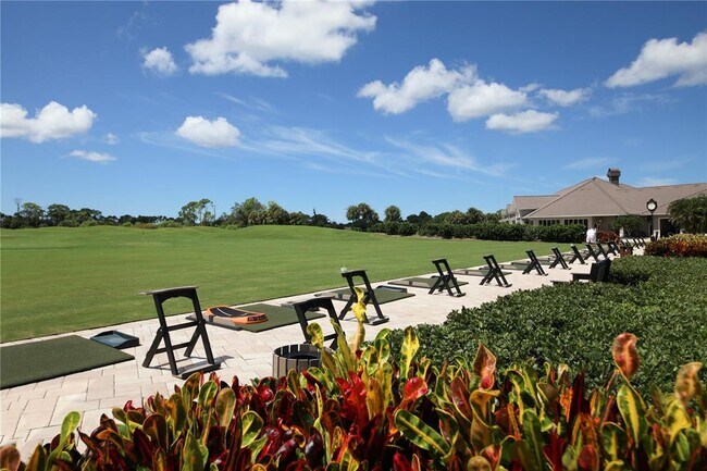 Building Photo - 9620 Club S Cir