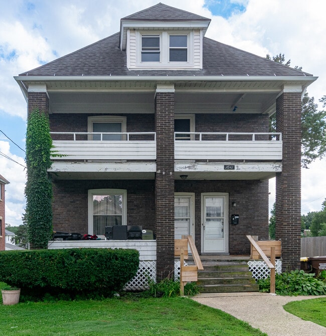 Primary Photo - 1641 5th Ave