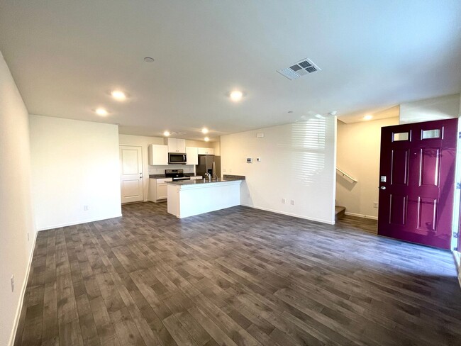 Building Photo - Wonderful 2-story, 3-bed, 2.5-bath home