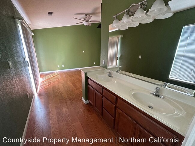 Building Photo - 3 br, 2 bath House - 1502 Barnum Ct