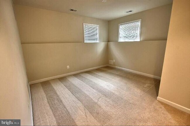 Building Photo - 903 Crestfield Dr