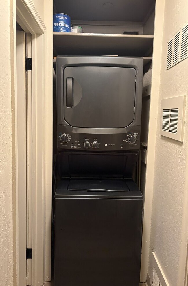 Building Photo - 3 bedroom cabin with carport