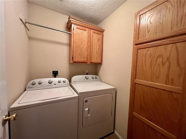 Building Photo - 502 Akron St NE