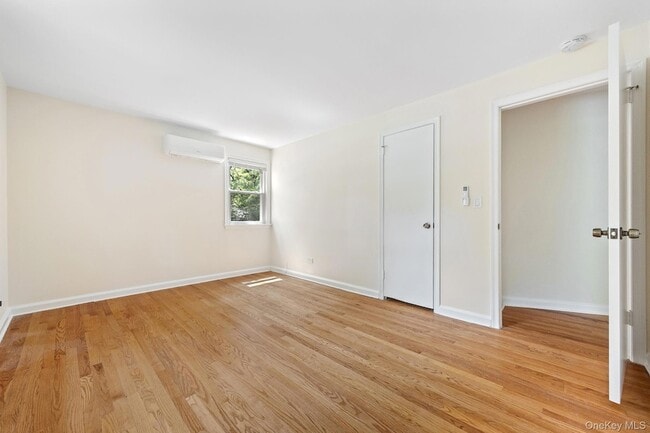 Building Photo - 1 Blackthorn Ln