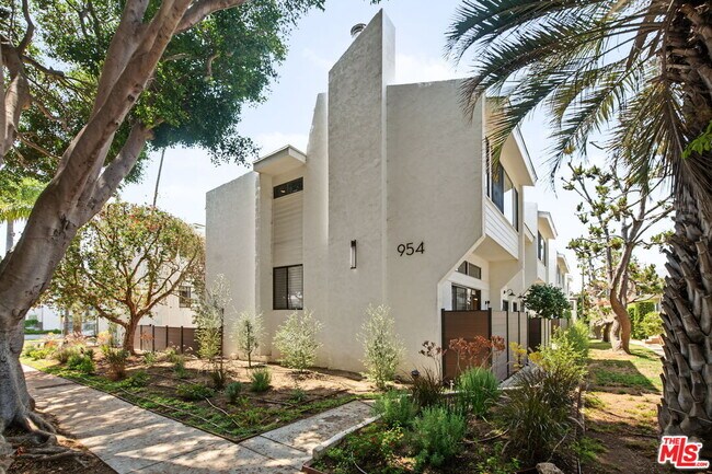 Building Photo - 954 20th St