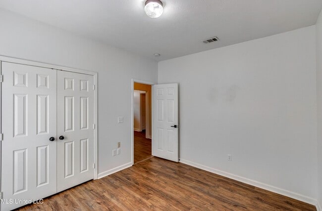 Building Photo - 120 Lennox Pl