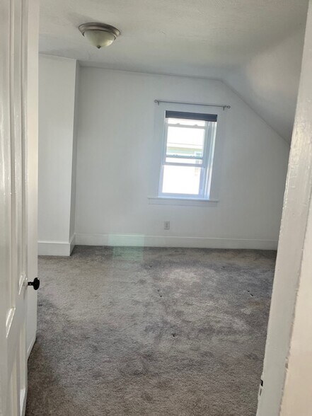 Bedroom#1 without furniture - 44 N Spring St