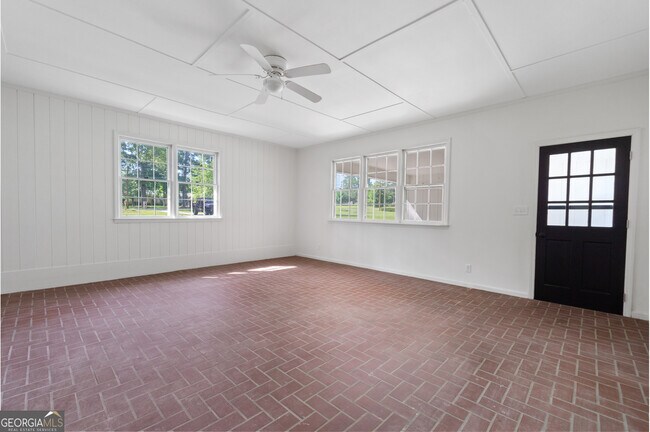 Building Photo - 223 Brookwood Dr