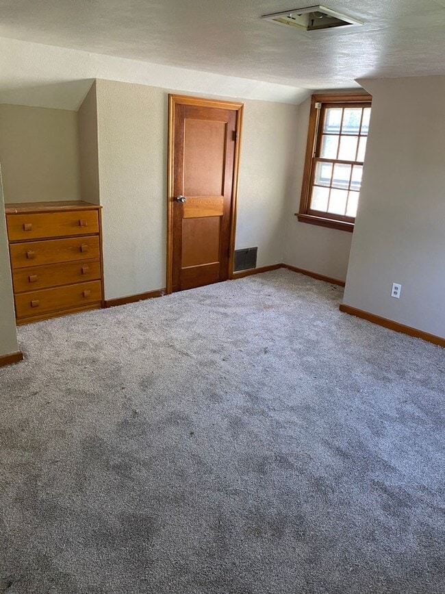 Building Photo - Cozy 3 bedroom 2 bathroom Home in Harvard ...