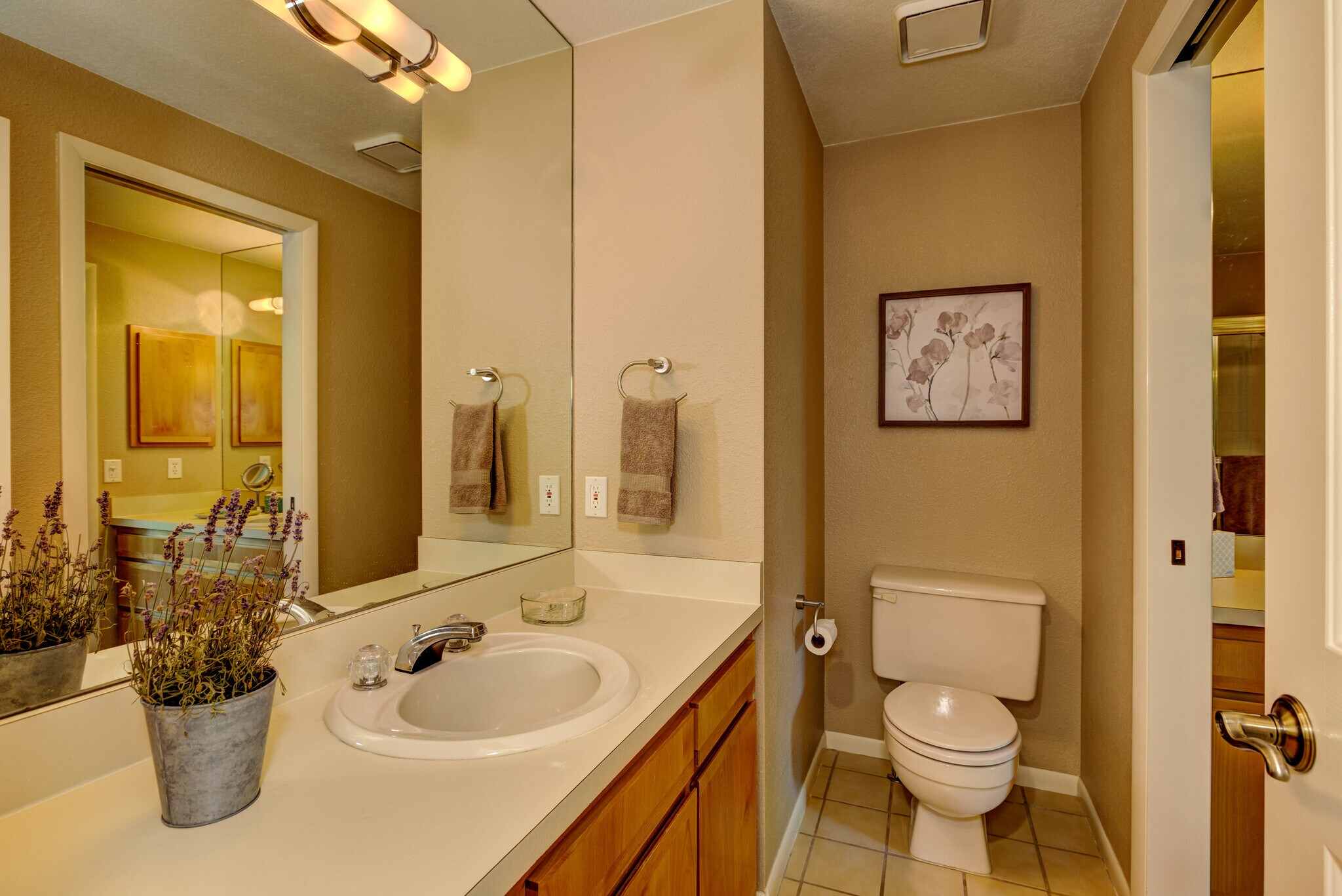 Building Photo - 1923 S Teal Ln