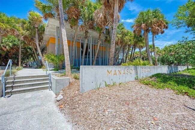 Building Photo - 1648 Bayshore Dr