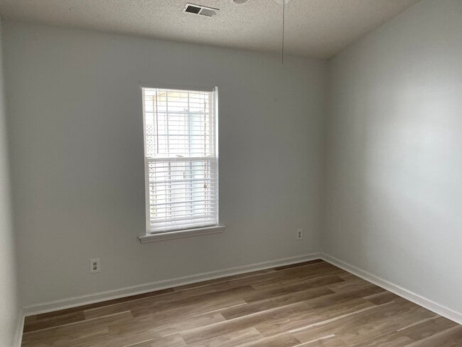 Building Photo - 2 Bedroom 2 Bath  with Flex Room, located in Saltaire Village