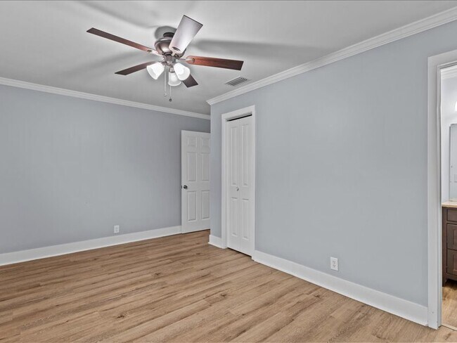 Building Photo - 302 Cedar Dr