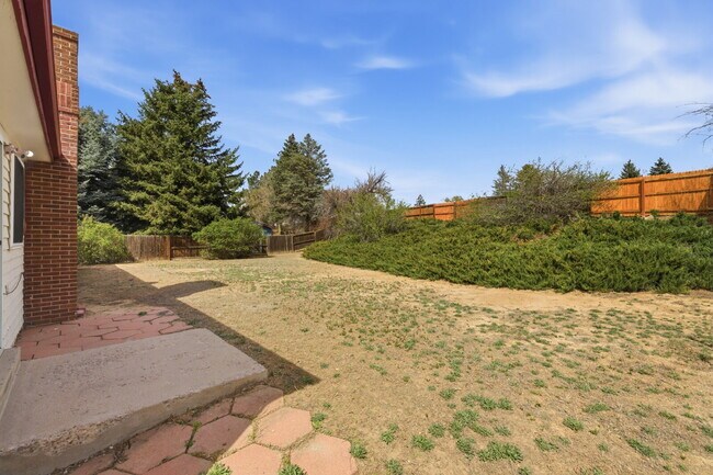 Building Photo - Huge Backyard - Remodeled 3 Bedroom 1.5 Bath Ready ASAP!