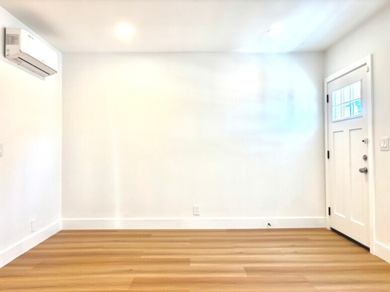 Building Photo - 854 Orange Ave
