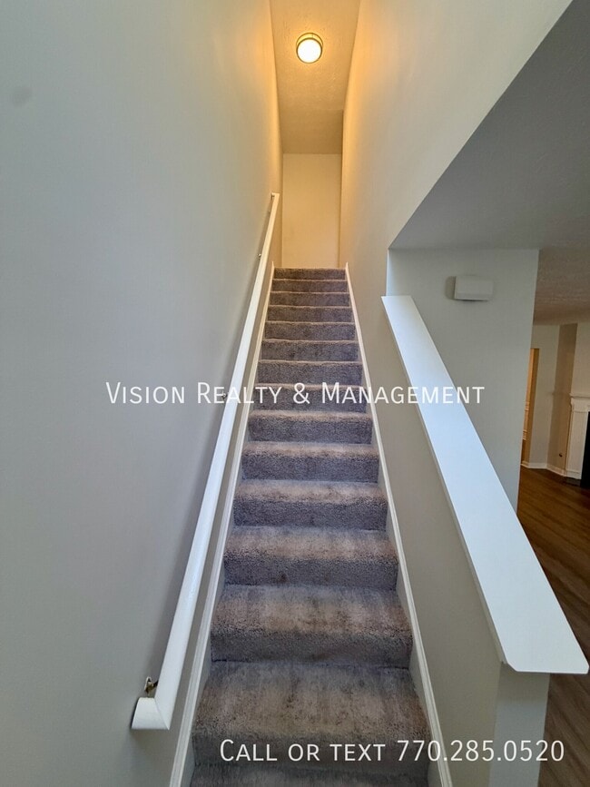 Building Photo - 2084 Manhattan Pkwy