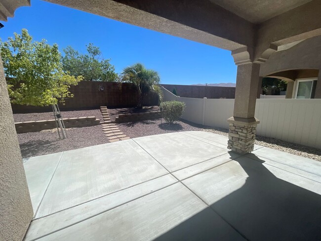 Building Photo - Apple Valley-Del Web Home, 2 Bedrooms,2 Ba...
