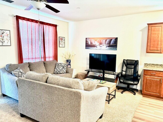 Building Photo - 10424 Skynyrd Way