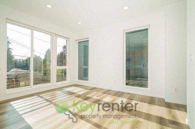 Building Photo - Skyline Chic: Modern Living with a Rooftop...