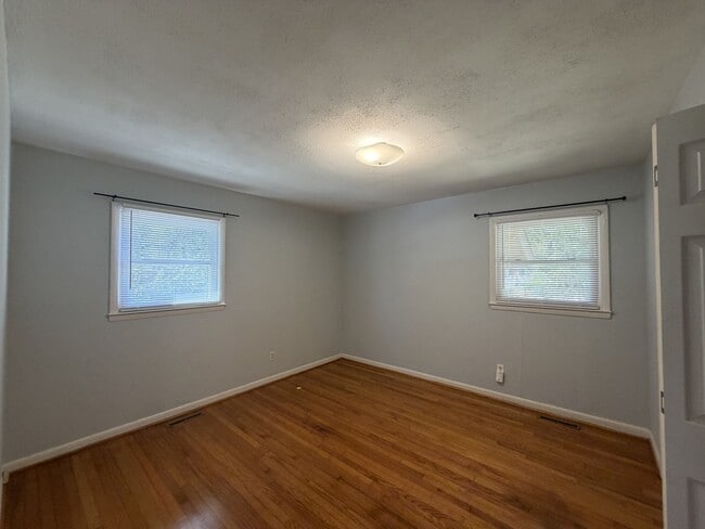 Building Photo - 1008 W Arlington Blvd