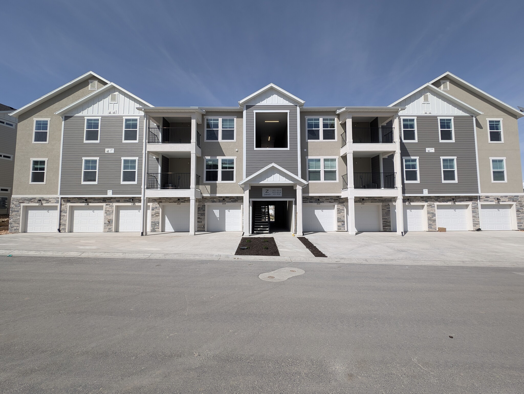 Building Photo - 3993 W Big Horn Dr