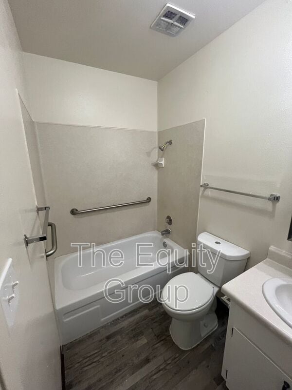 Building Photo - 1438 W Elowin Ave