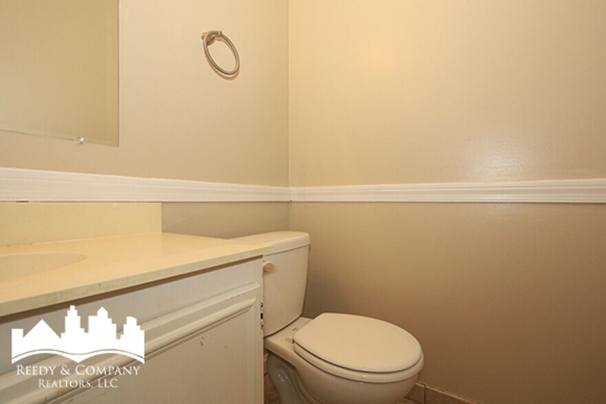 Building Photo - 6760 Racquet Club Dr