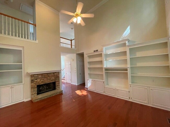 Building Photo - 400 Park Creek Dr