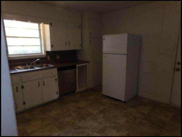 Building Photo - 107 S Holly St