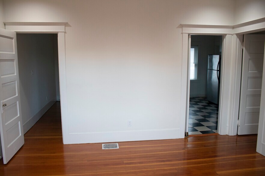 Building Photo - 2905 SW 4th Ave