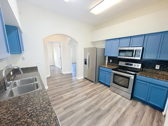 Building Photo - 12820 Longcrest Dr