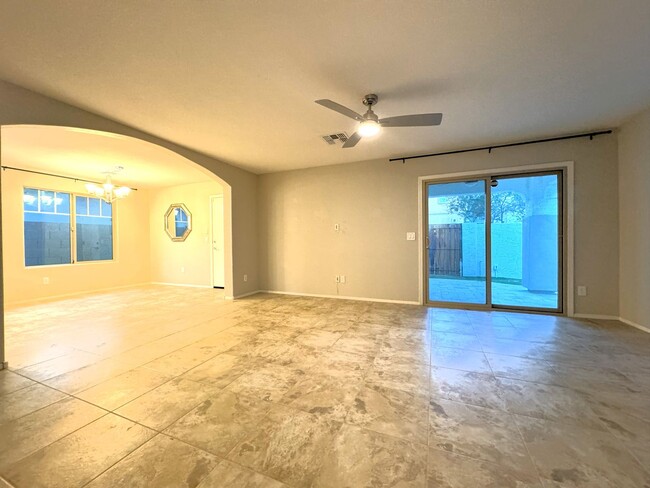 Building Photo - 3 BEDROOM HOME WITH COMMUNITY POOL, ATTACH...