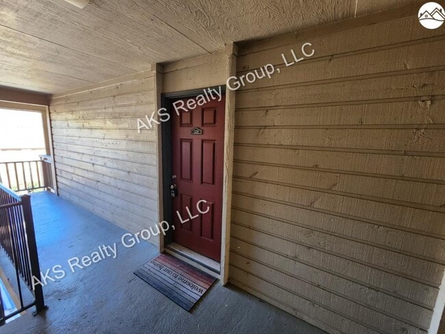 Building Photo - 1108 Chapel Creek Dr