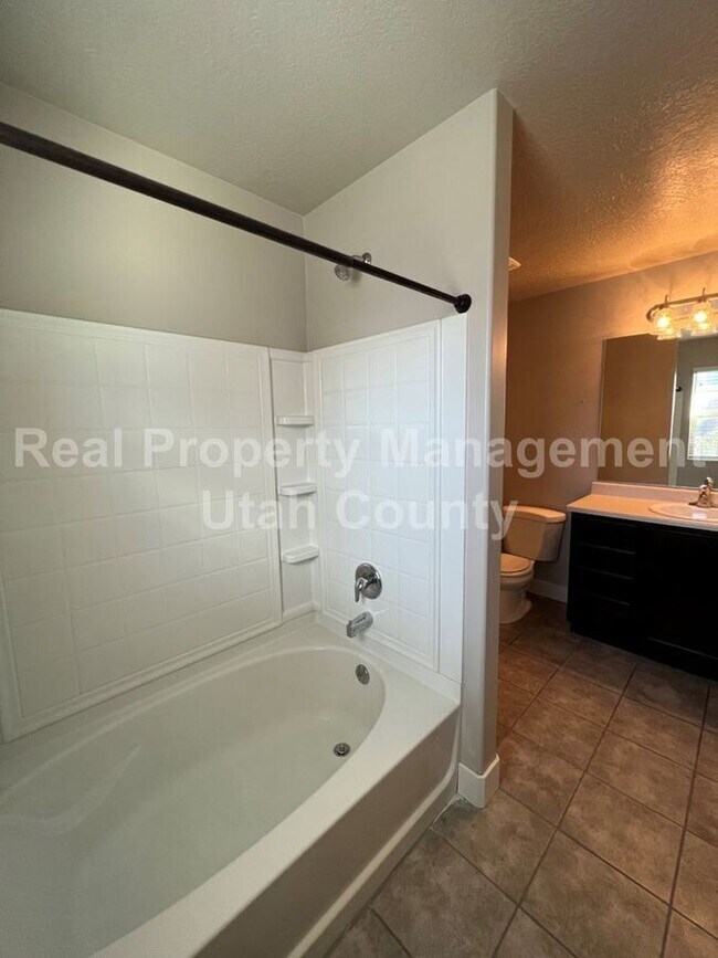 Building Photo - 1638 Venetian Way