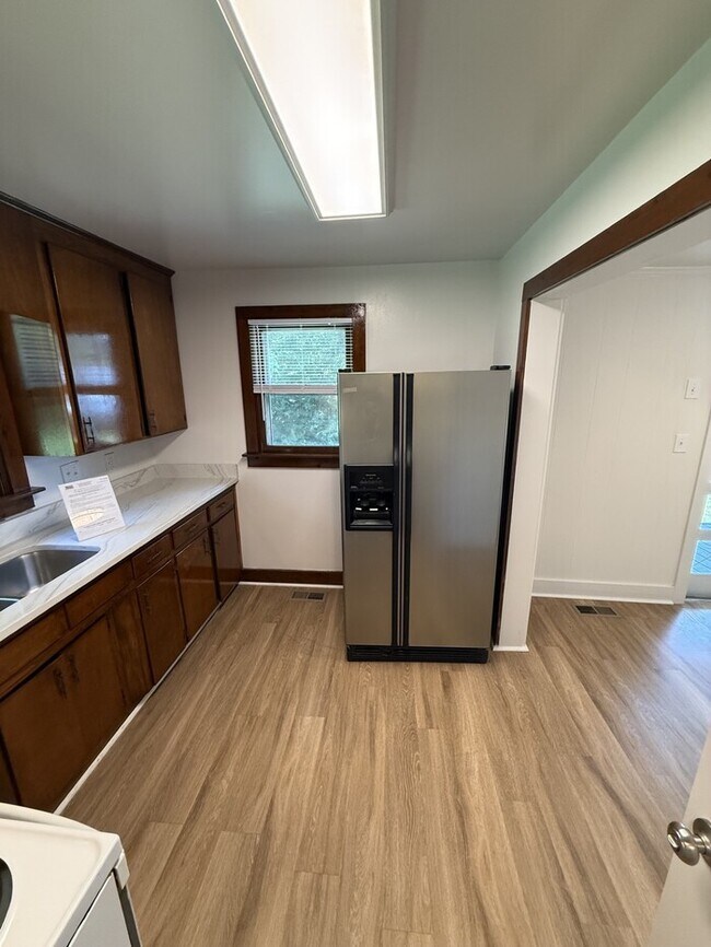 Building Photo - 3 bd 2 ba House