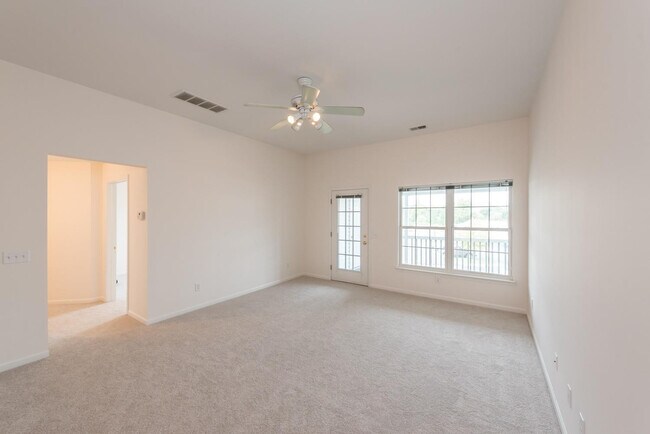 Building Photo - 2800 S Knightsbridge Cir