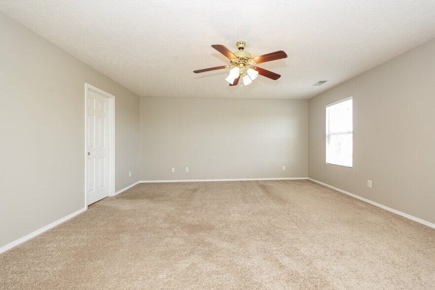 Building Photo - 2705 Sutherland Dr